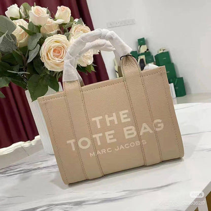 🎉 Offer 🎊 Toryburch Tote
1️⃣ First quality＋🎁
size : 26*22 / 23*20 cm
70 dhs🪙🌺
with box 🎁
Limit Stock

Zain115
♥️♥️♥️