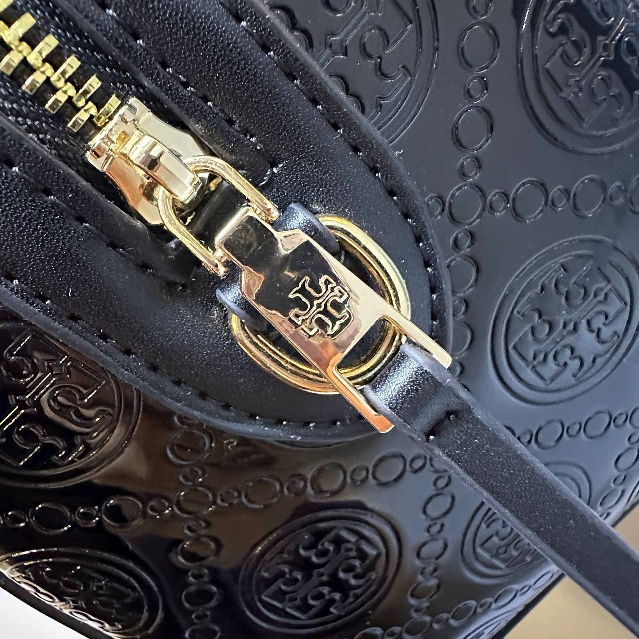 TORY BURCH 

GOOD QUALITY 

WITH BOX 
🎁🎁🎁

BIG SIZE 100 DHS✅
SMALL SIZE  95 DHS✅

Zain39
♥️♥️♥️