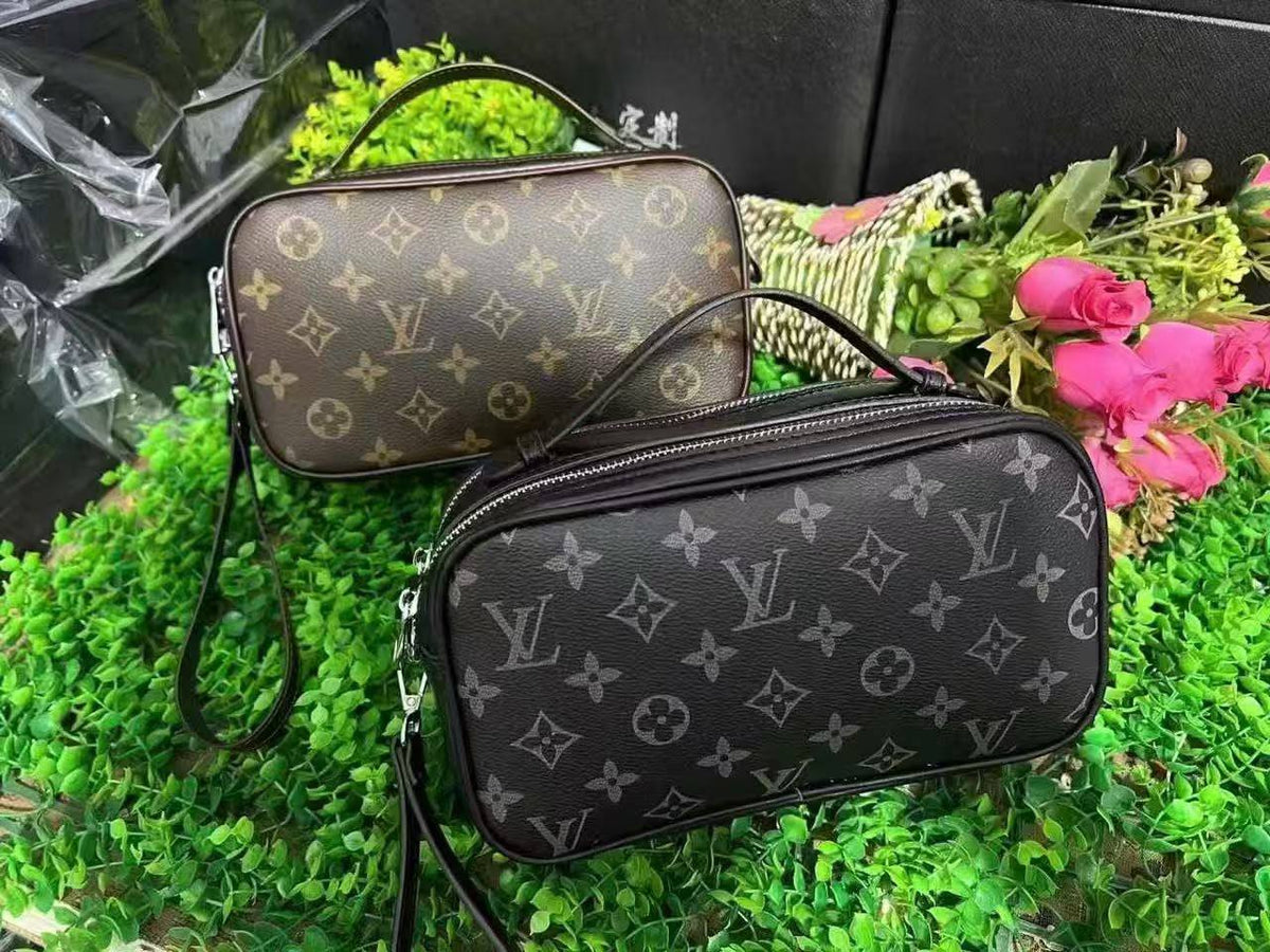 AVAILABLE 

MANS POUCHES 

WITH BOX 
90 dhs🇦🇪🇦🇪

Zain169
♥️♥️♥️