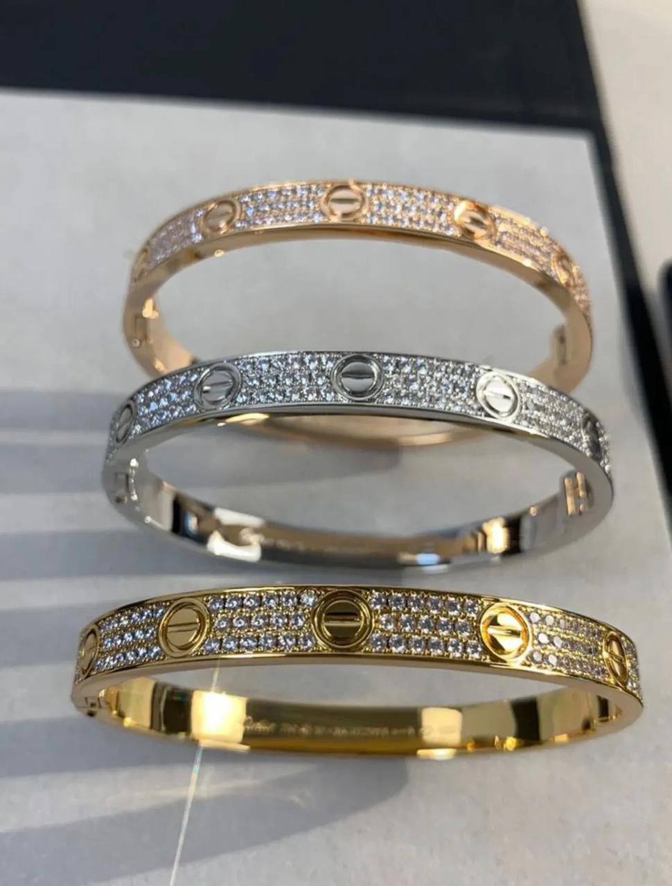 CARTIER
Bangle 
*MASTER*🍃
With normal box and paperbag 🎁
85 dhs🗽

Zain263
♥️♥️♥️