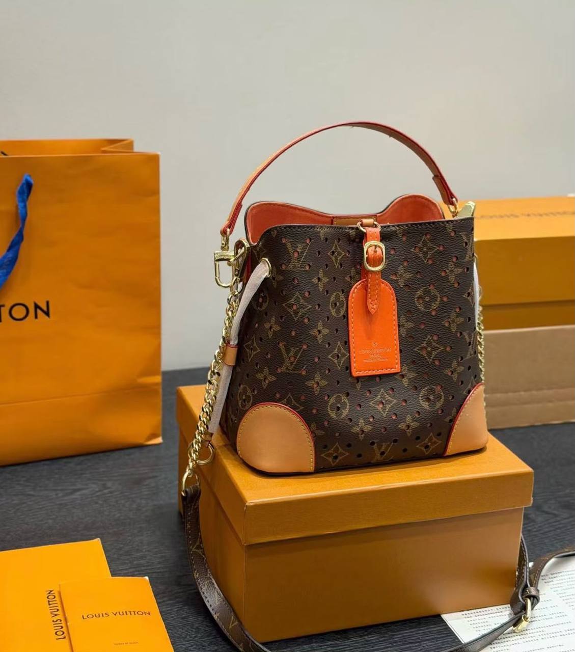 LV

COPY ONE 
NEW CAME 

WITH BOX 
155 dhs🇦🇪🇦🇪

Zain39
♥️♥️♥️