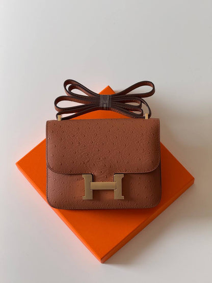 Hermes constance 18cm💕master quality😍with box❤️
340 dhs🪙🌨️

Zain52
♥️♥️♥️