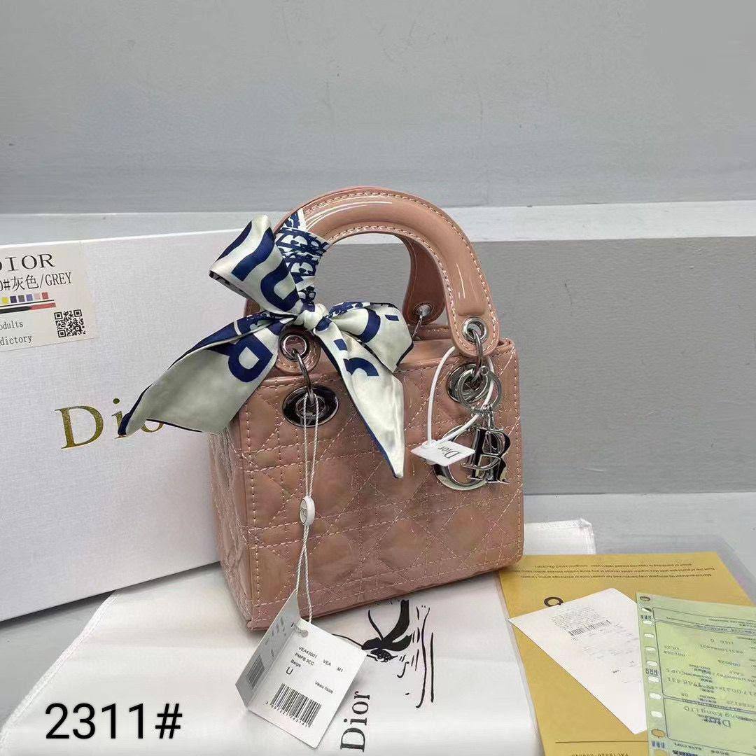 Dior
with box
🎁🎁🎁

offer offer
75 dhs✅

Zain219
♥️♥️♥️
