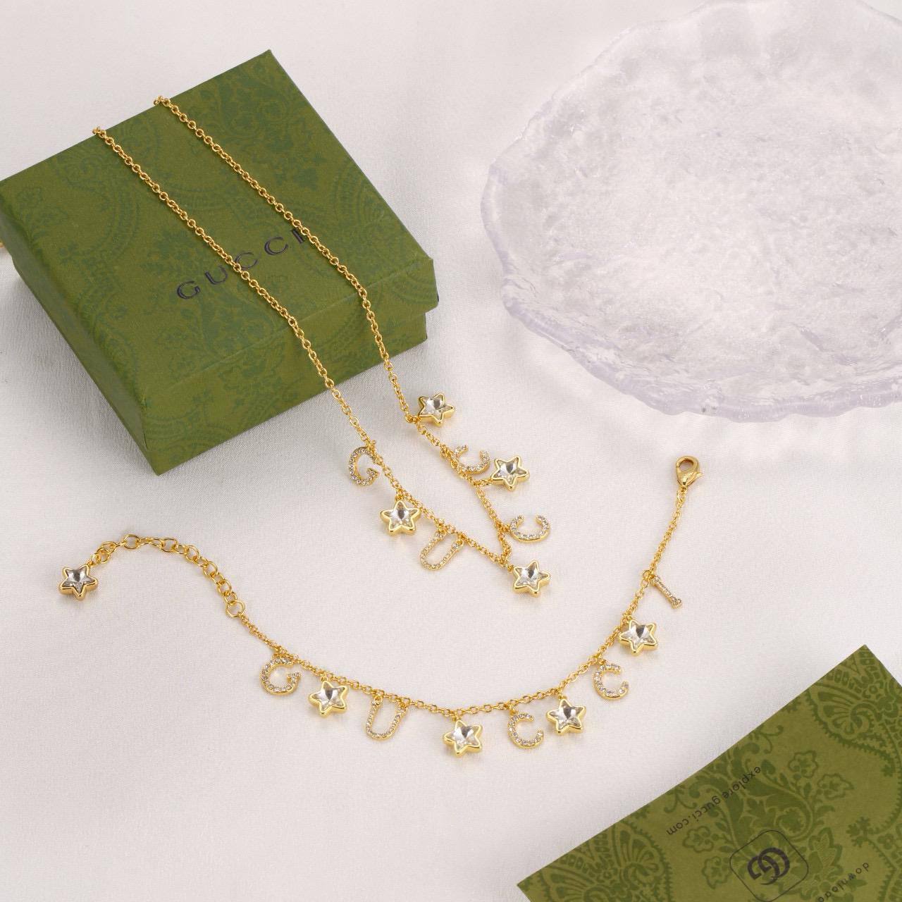 Gucci🦋*
Necklace ❤️‍🔥
Bracelet ❣️
Master quality 💯

With normal boxes 📦 
140 dhs🪙💚

With master box 🗃️ 
150 dhs🪙💚

Zain216
♥️♥️♥️