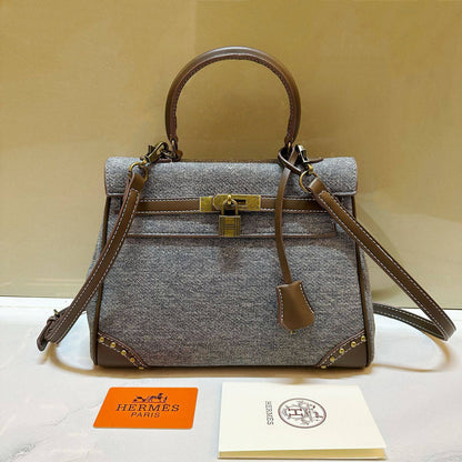 HERMES

 NEW CAME
 BIG SIZE

100 dhs🇦🇪🇦🇪
Size:28cm

Zain295
Zain39
♥️♥️♥️