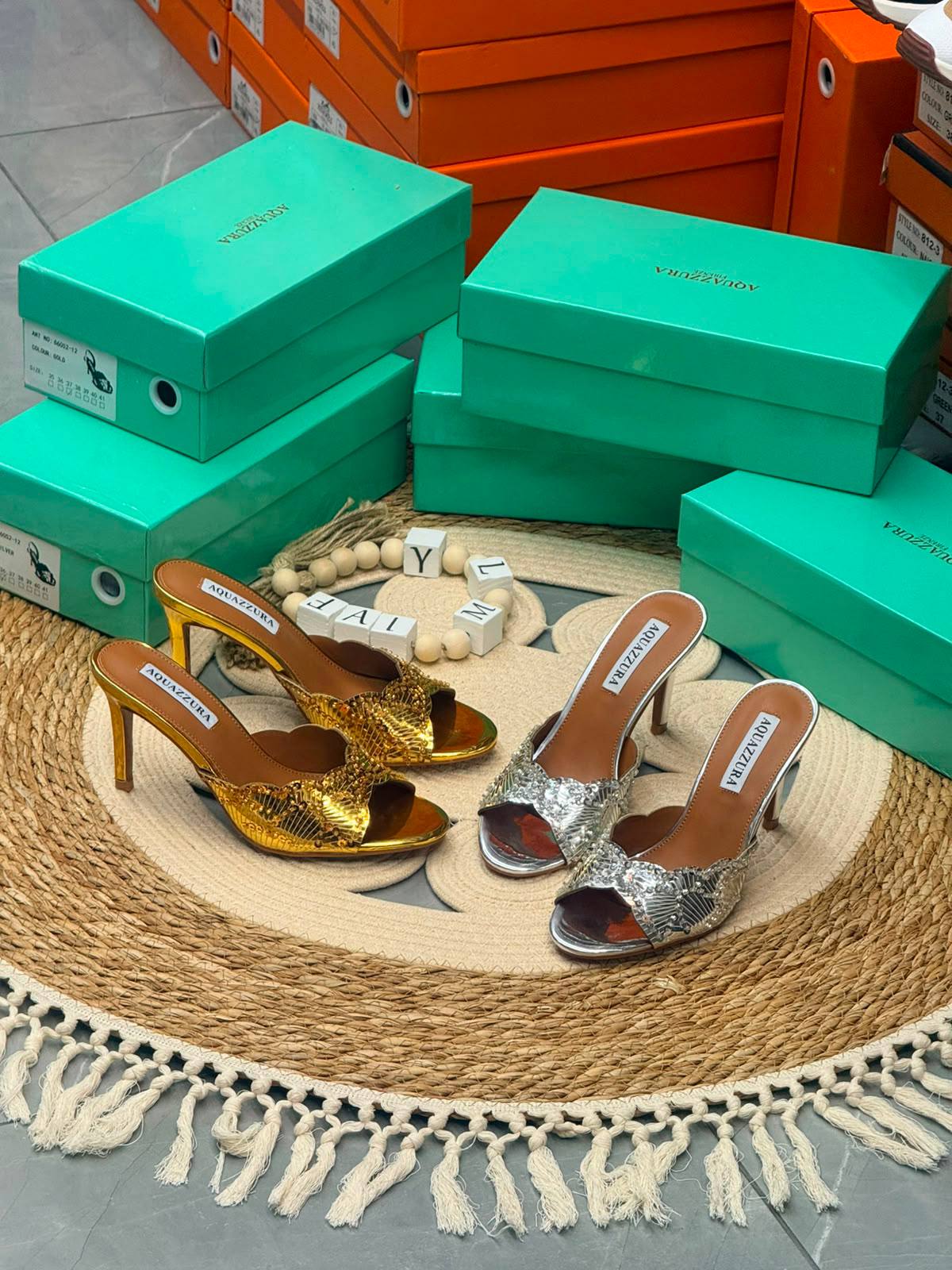 New Aqua heel 

Size. 36 to 41 
125 dhs🇦🇪🇦🇪

Zain80
♥️♥️♥️