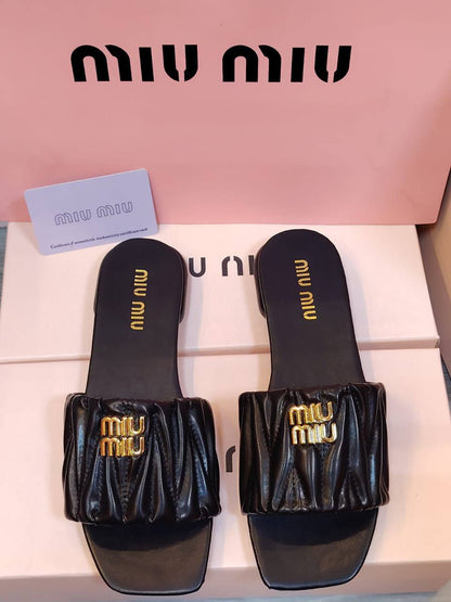 Miu Miu Slipper
High Quality 
Size 36 To 41
90 dhs✅

Zain120
♥️♥️♥️
