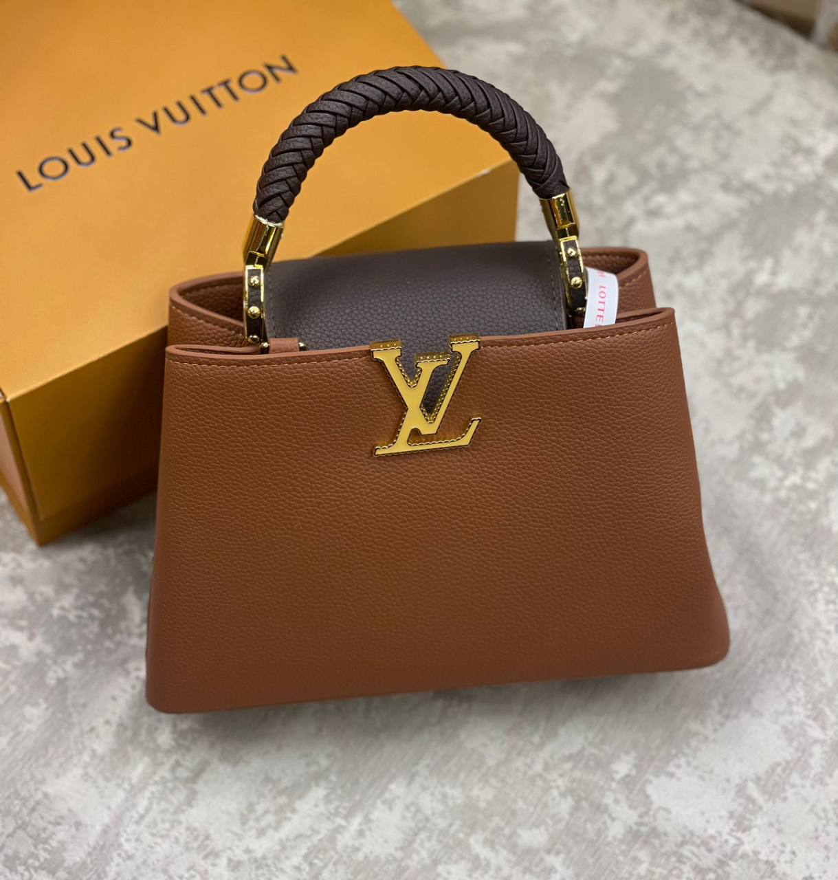 LV
high quality 
with box 
Small. Size.  260 dhs✅
Big.  Size.  270 dhs✅

Zain175
♥️♥️♥️