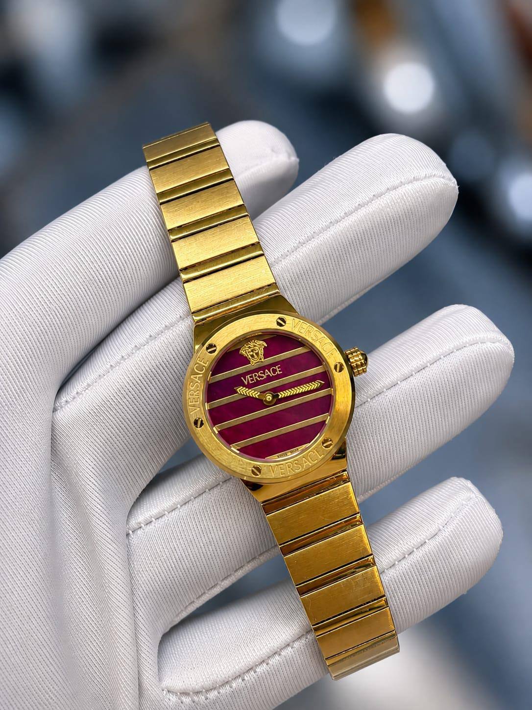 Versace 

watch for ladies 

good quality 
230 dhs🇦🇪🇦🇪

Zain59
♥️♥️♥️