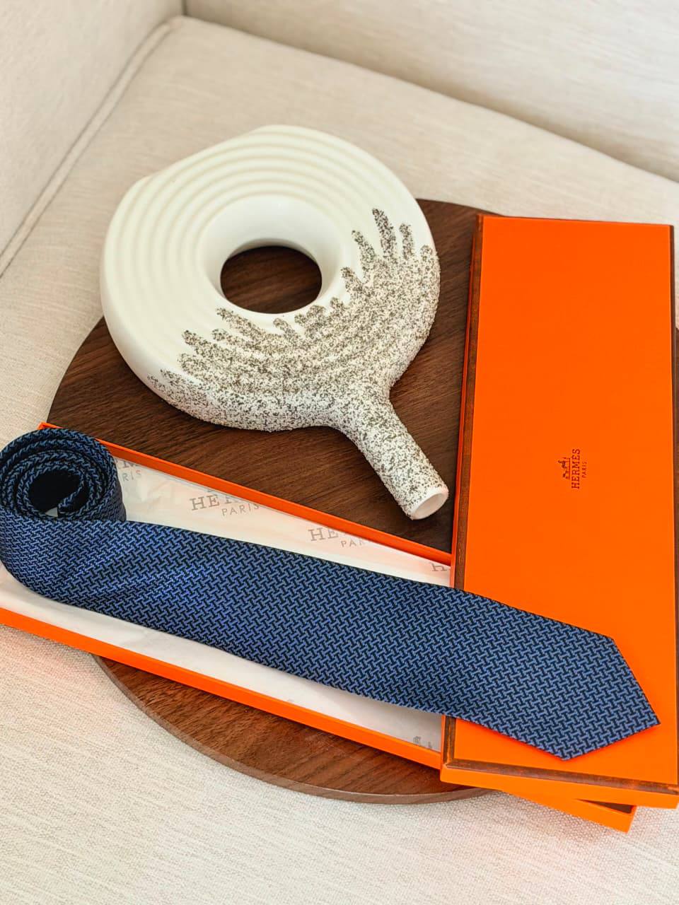 HERMES 
SUIT TIE 
*SUPER MASTER QUALITY ❗*
230 dhs✅
*BOX WITH  PAPERBAG❗*

Zain267
♥️♥️♥️