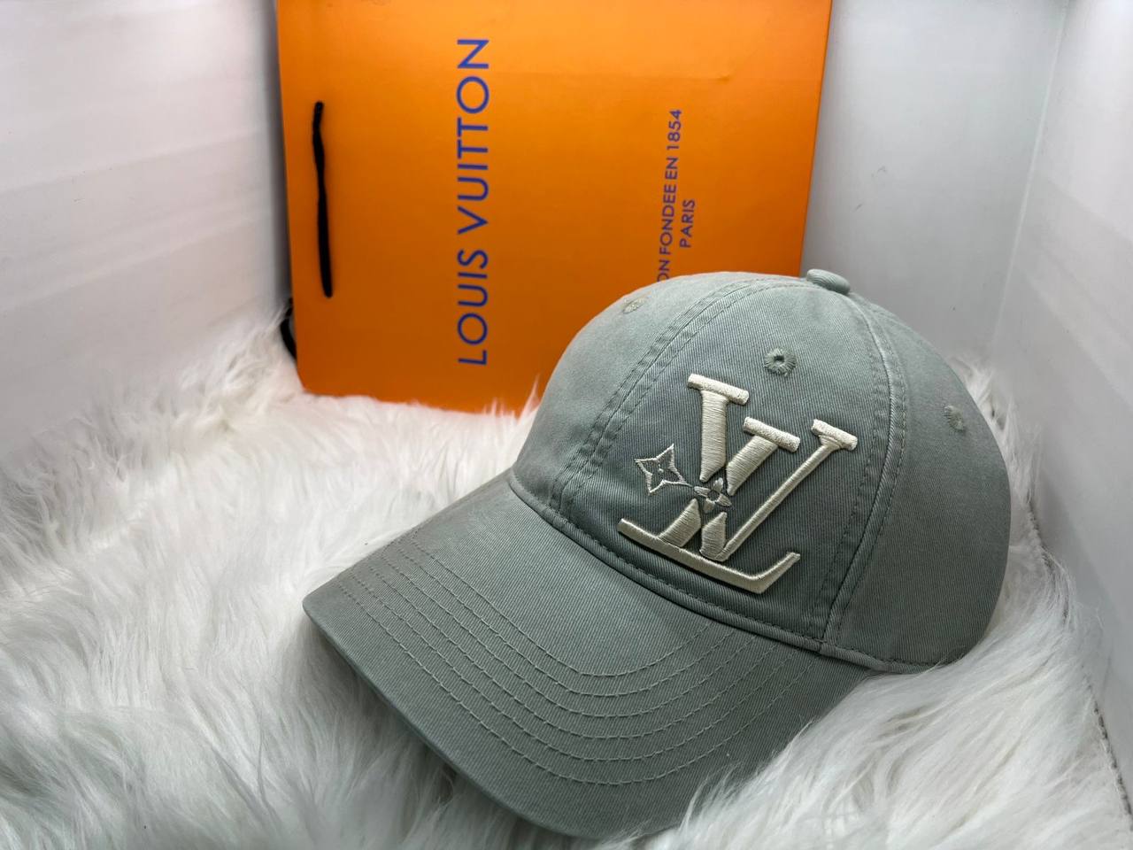 Caps
55 dhs✅
high quality

Zain182
♥️♥️♥️