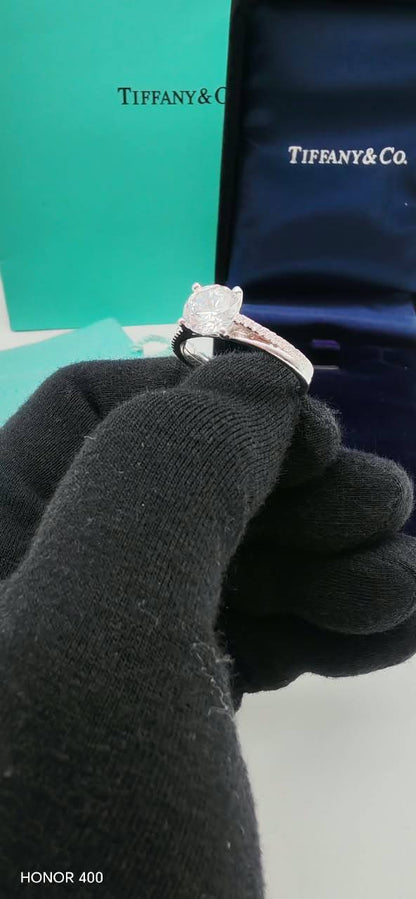 Tiffany &co

85 dhs🇦🇪🇦🇪

Zain122
♥️♥️♥️