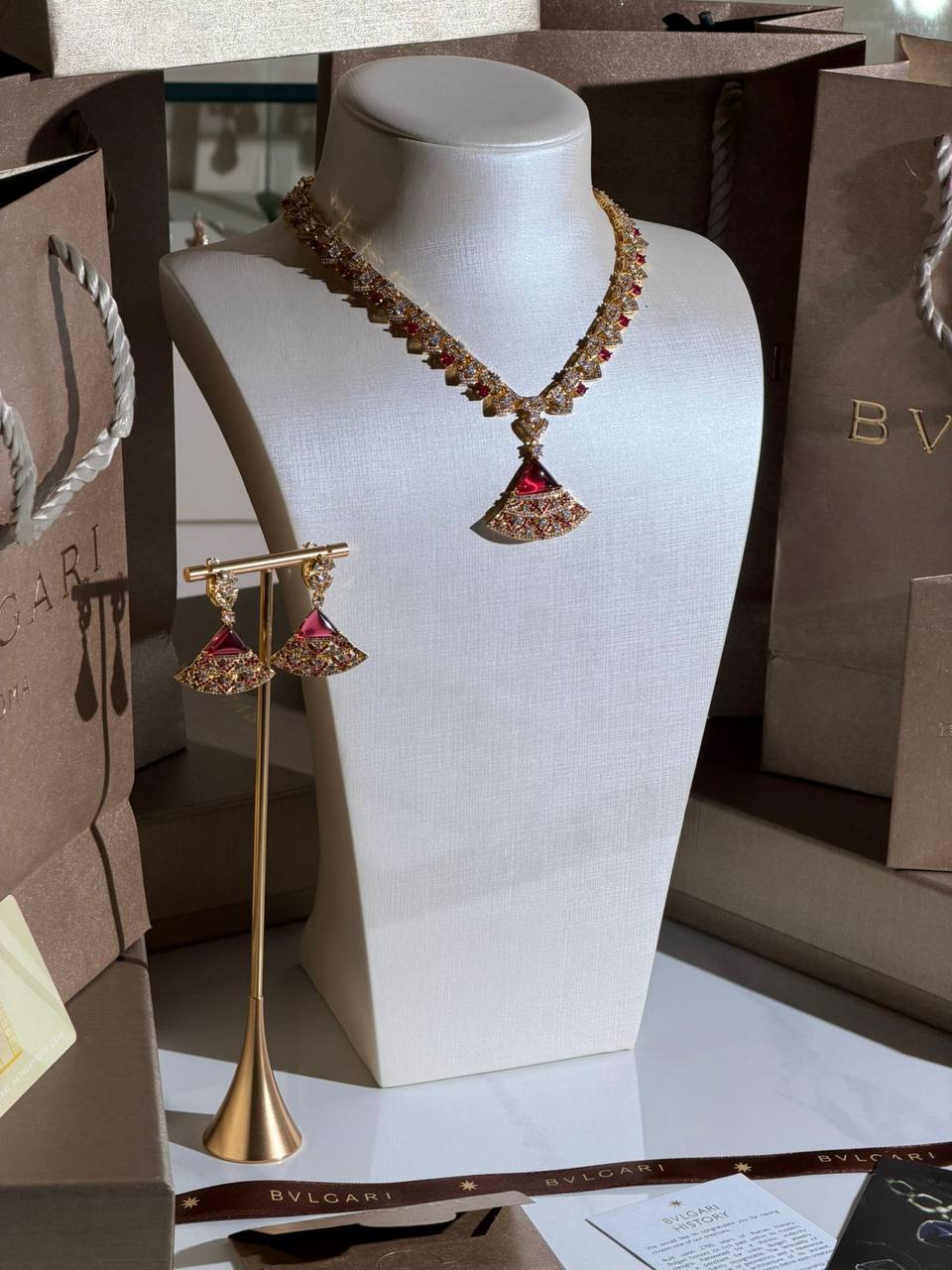 *BVlGARI*
New Collection 😍

Quality: Super Master 
Non -Tarnish color
* Necklace 
* ⁠Earrings
* For Price 👇 WTSP Text Zain 0568585901
* ⁠⁠
* ⁠Zain268
♥️♥️♥️