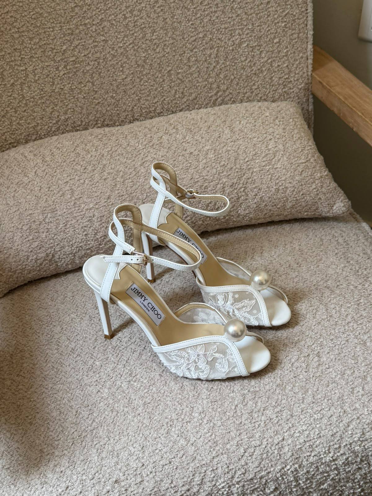 Jimmy choo

𝐒𝐢𝐳𝐞𝐬: 𝟑𝟔 — 𝟒𝟏
500 dhs🇦🇪🇦🇪

Zain298
♥️♥️♥️
