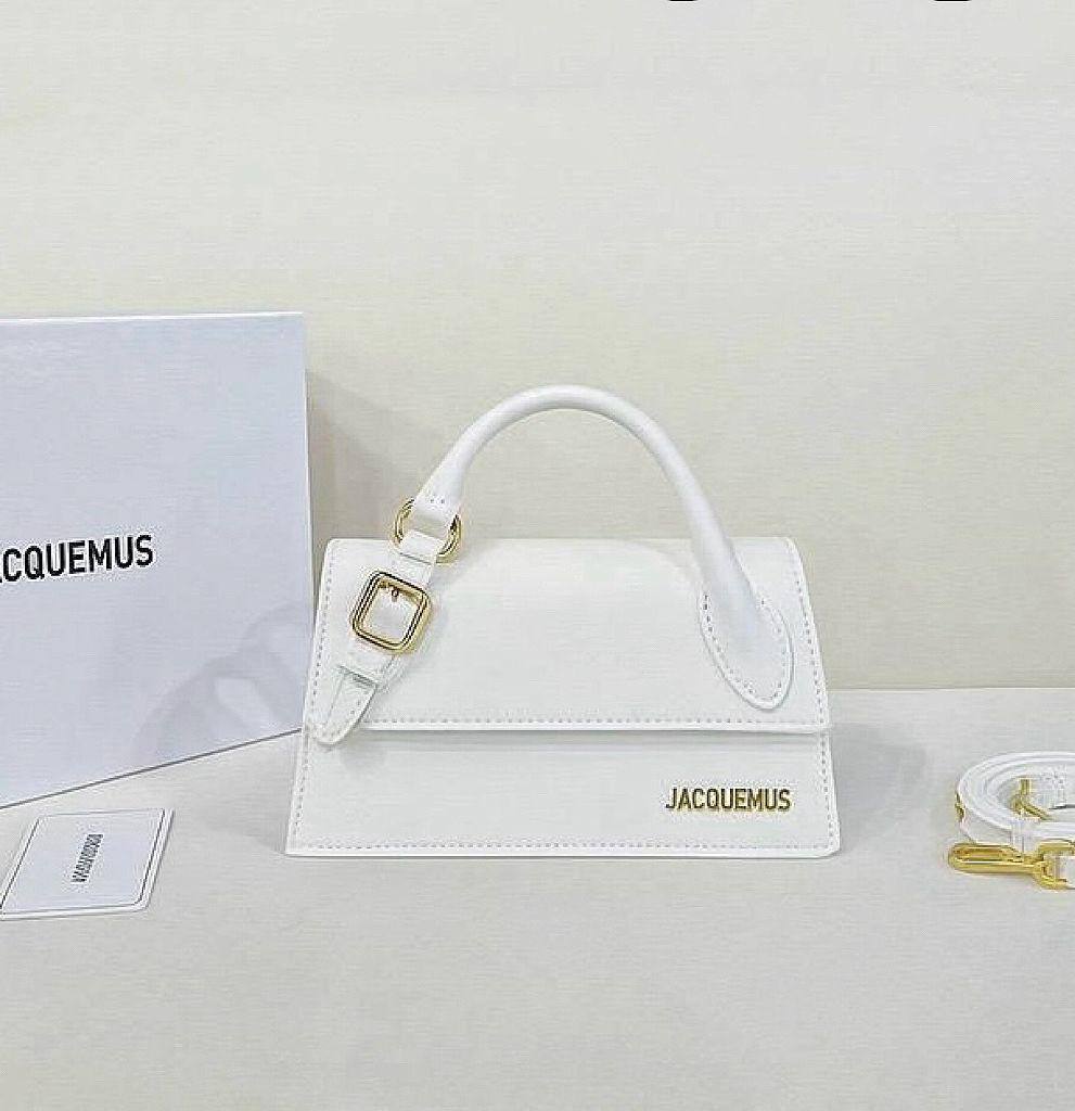 JACQUEMUS 
RESTOCK 
GOOD QUALITY 
WITH BOX 

100 dhs🇦🇪🇦🇪

SIZE: 20cm

Zain295
♥️♥️♥️