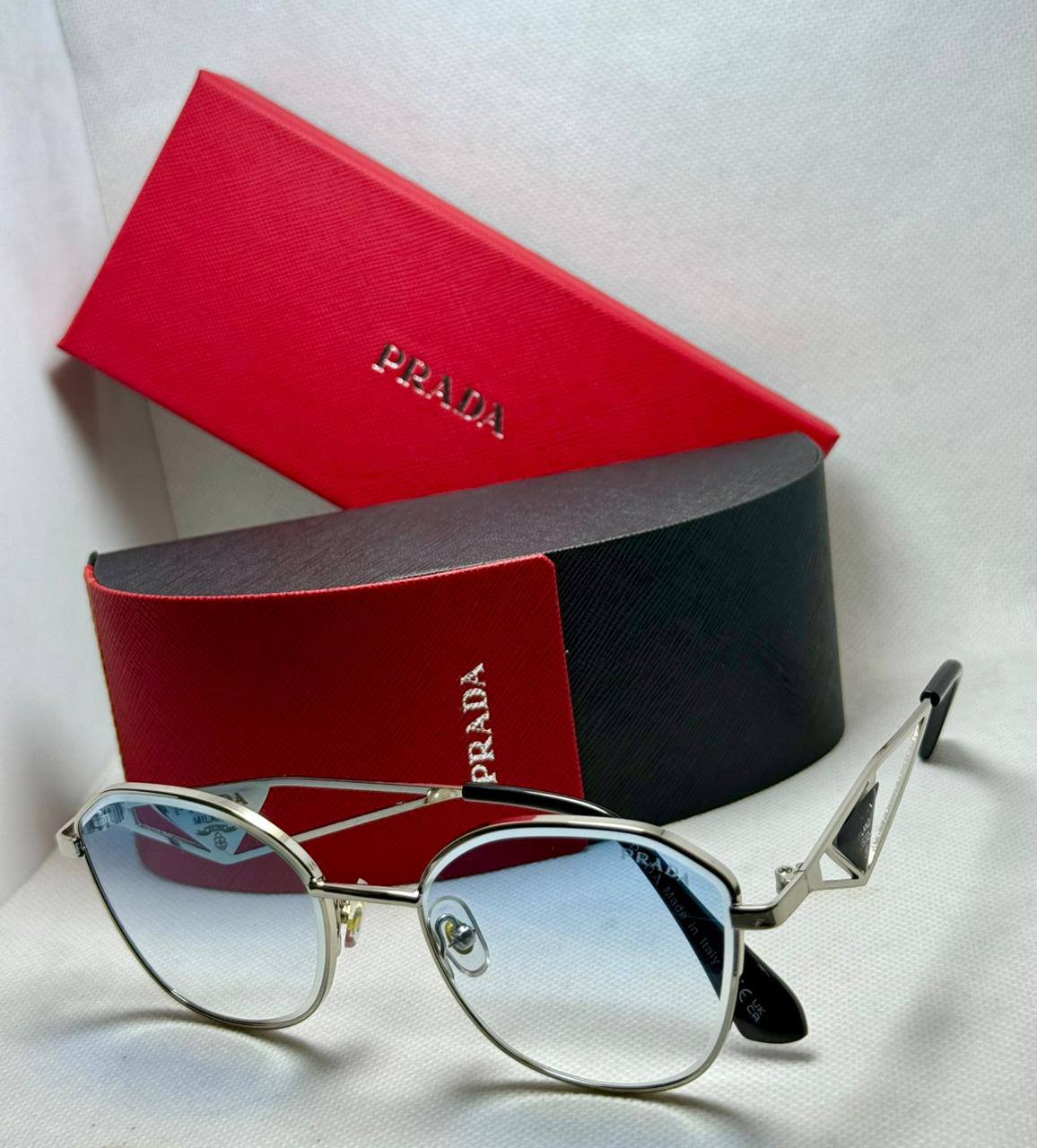 Prada
60 dhs🪙🌨️

Zain29
♥️♥️♥️