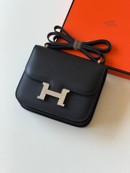 Hermes
constance 18cm💥❣️super Master quality ✅with box📦
460 dhs✅

Zain52
♥️♥️♥️