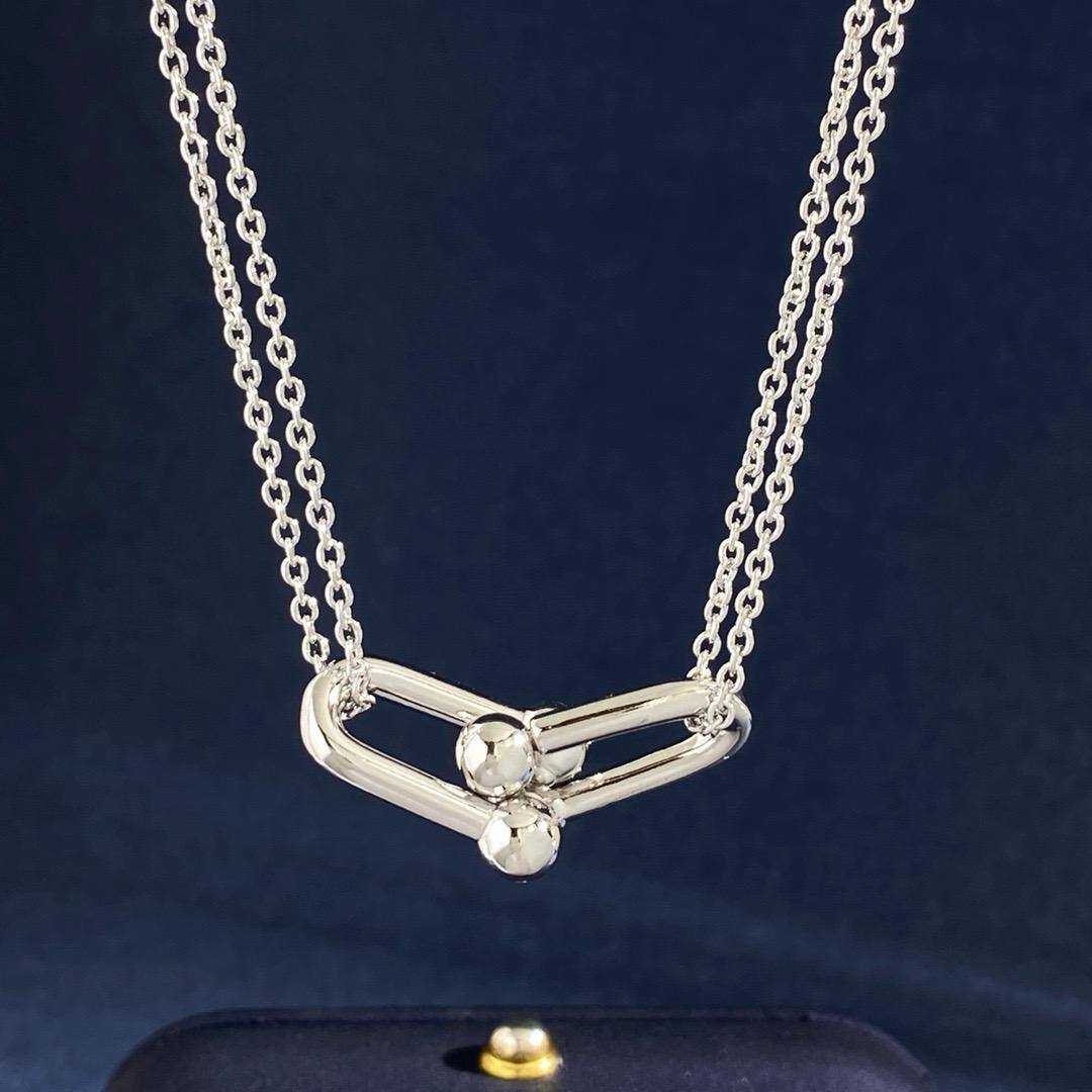 Tiffany ❤️‍🔥*
Necklace 🐦‍🔥
Earring 🦋
Master quality 💯
With normal boxes 📦 
80 dhs🪙🌺
With master box 🗃️ 
110 dhs🪙🪙

Zain216
♥️♥️♥️