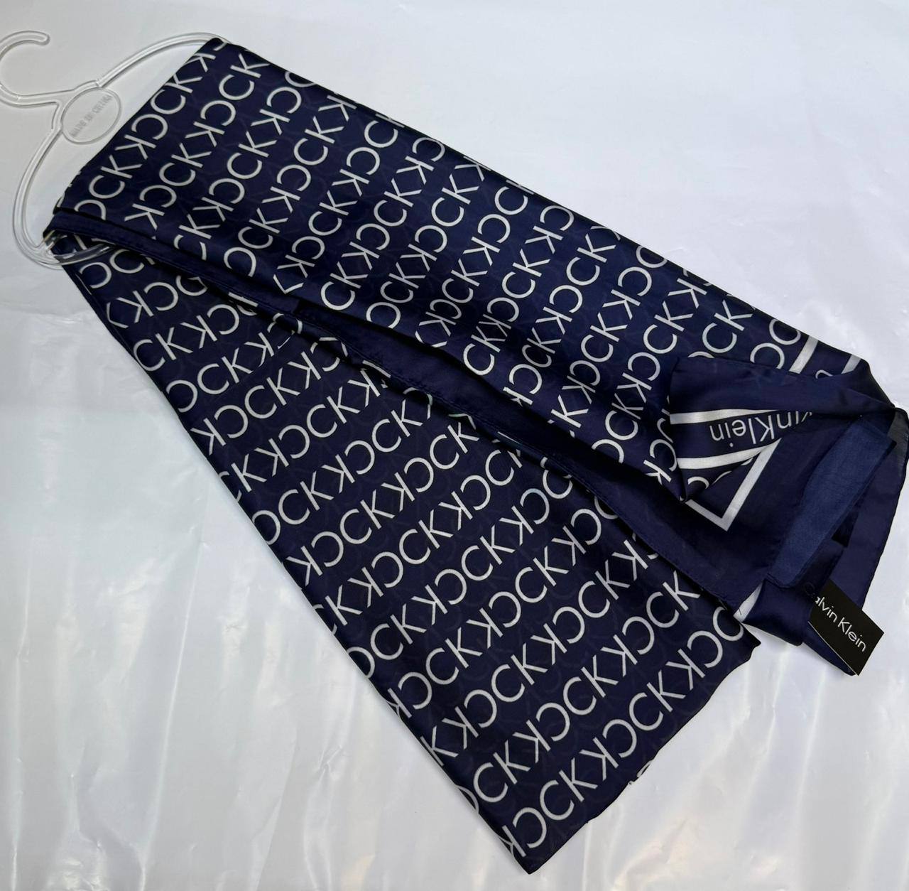 Hermes
Silk scarf 
40 dhs✅
55 dhs✅ 

with box🎁🎁🎁

Zain93
♥️♥️♥️