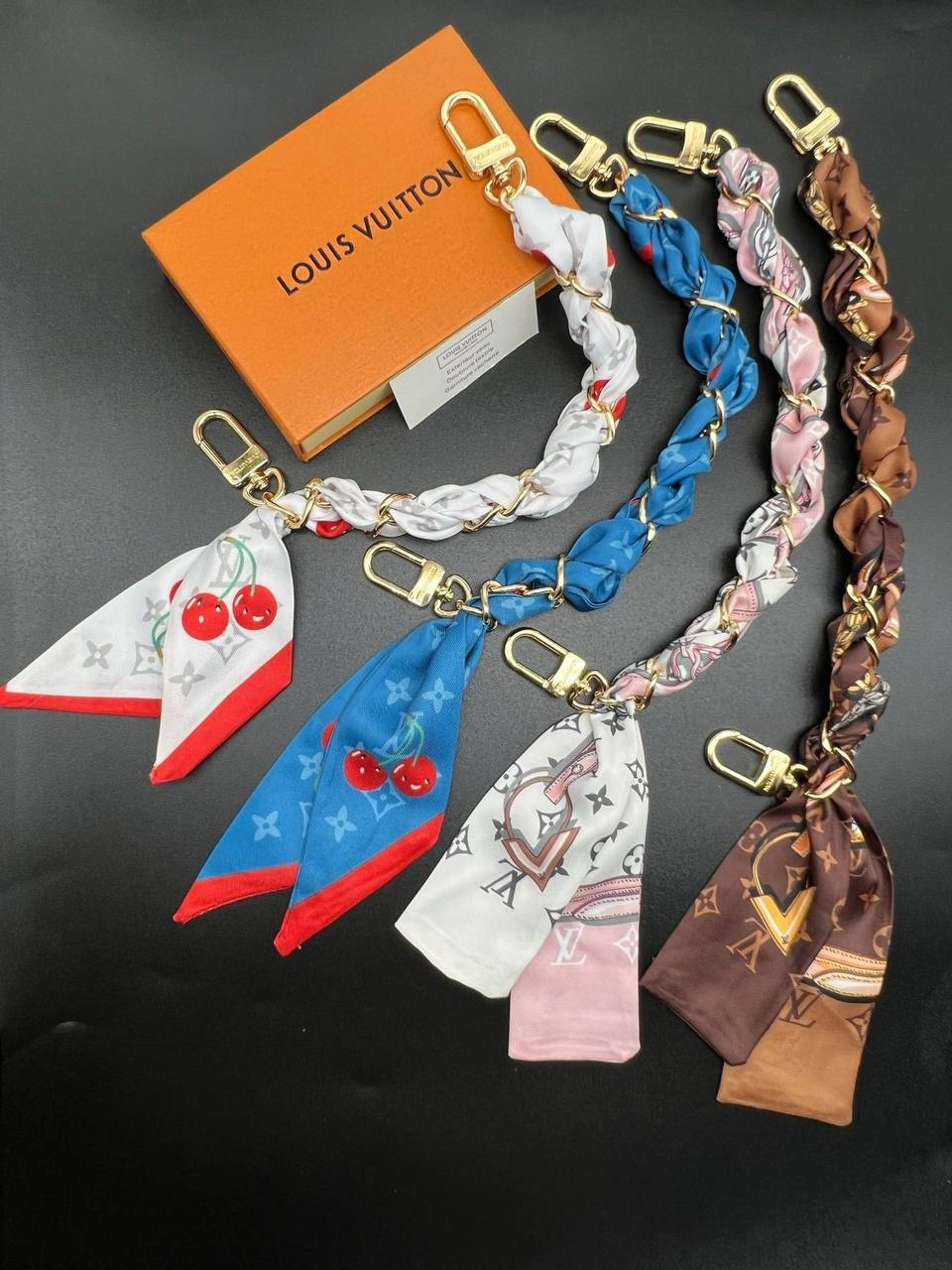 Louis Vuitton 🦋*
Bag charms ❤️‍🔥
Master quality 💯
With normal boxes 📦 
45 dhs🪙🌨️
With master box 🗃️ 
60 dhs🪙🌨️

Zain216
♥️♥️♥️