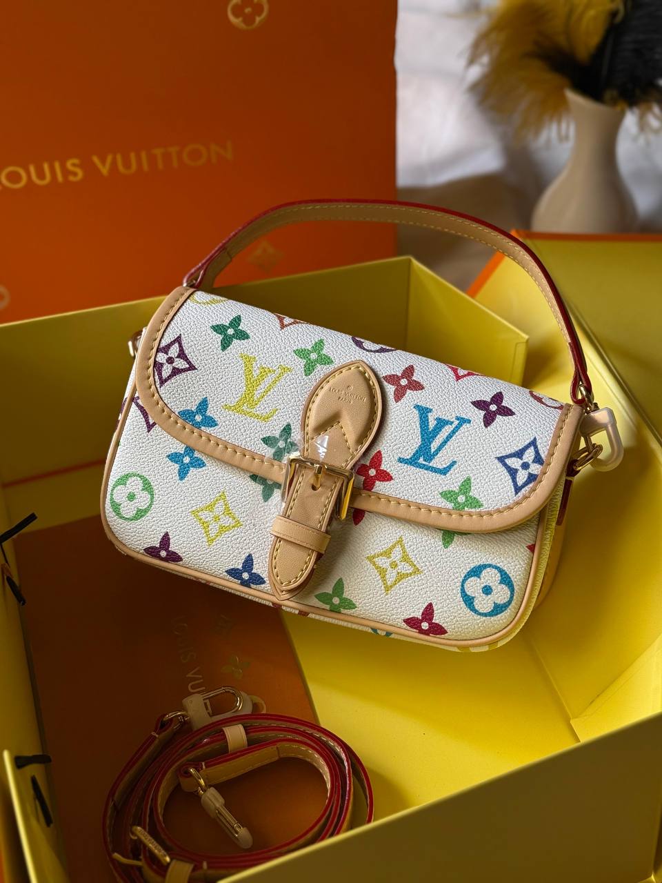 LV
19 cm
330 dhs❤️
Top quality 
With box🎁

Zain167
♥️♥️♥️