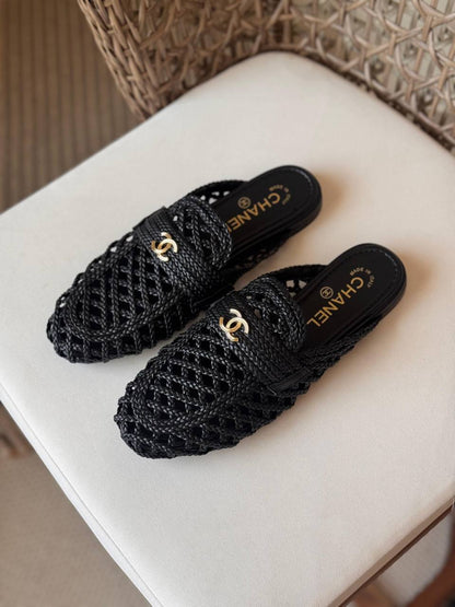 CHANEL 🤍
🤩Available new 😍😍
Size: 36 to 41
Super master quality
450 dhs✅

Zain198
♥️♥️♥️