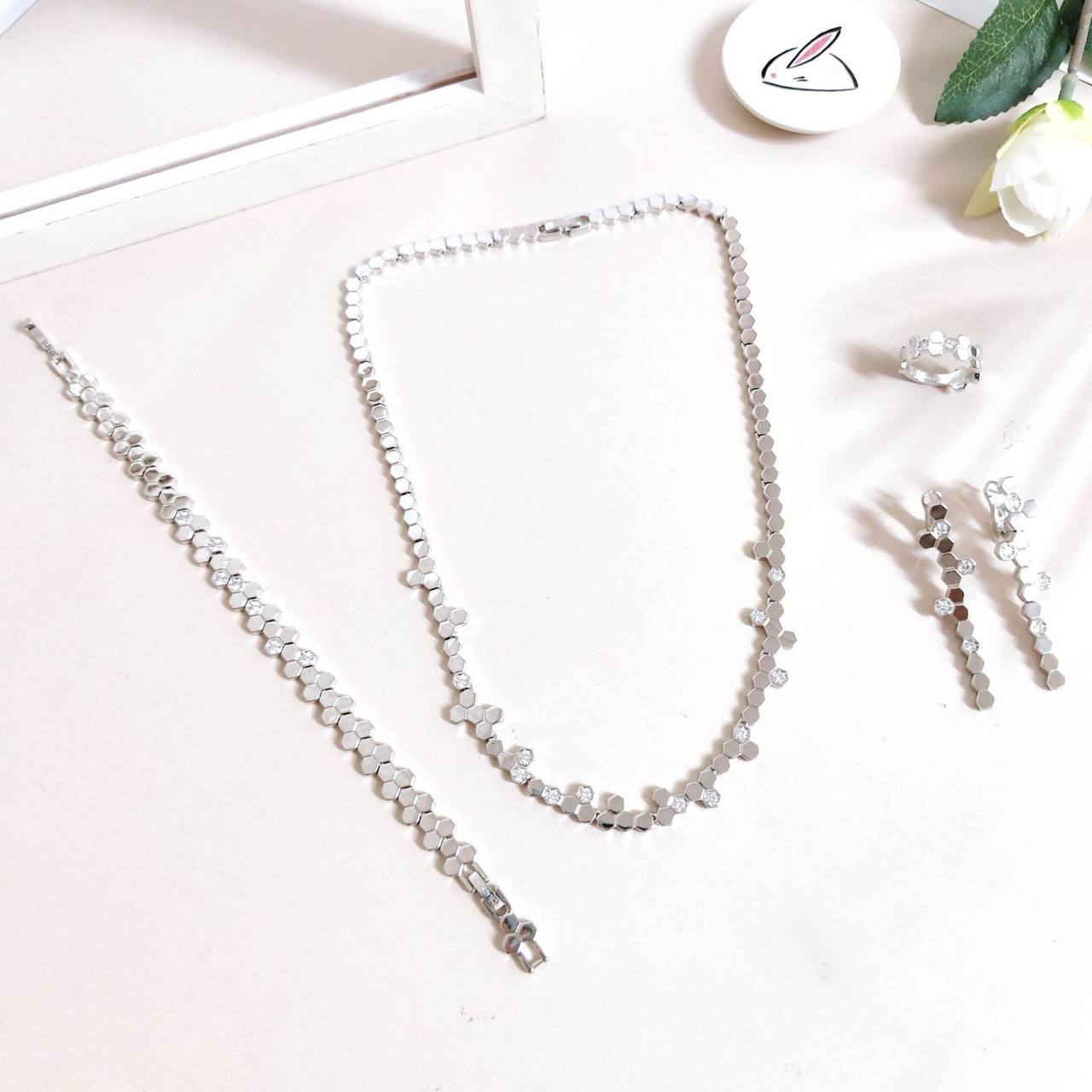 CHAUMET
__Full Set__🍃🛍️
*MASTER*🍃
With Normal box🎁
240 dhs✅
With master box🎁
310 dhs✅

Zain263
♥️♥️♥️