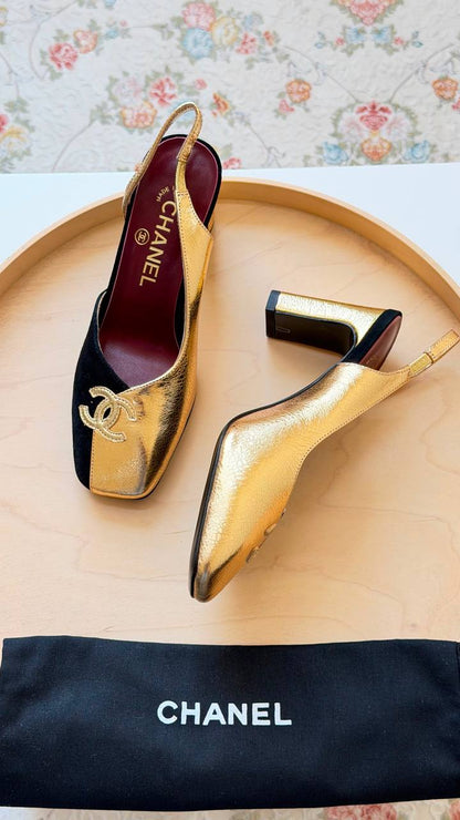 CHANEL
Master quality 
Size: 36 to 41
450 dhs💛

Zain318
♥️♥️