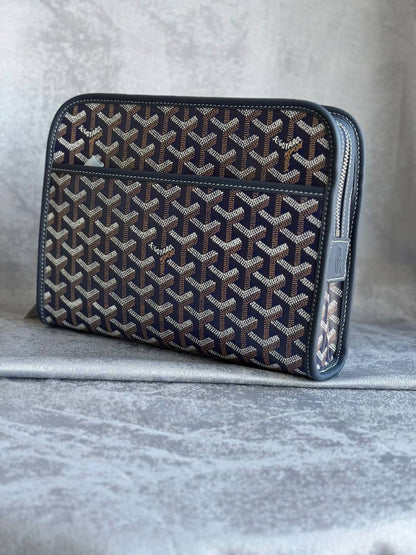 GOYARD
*Clutch Bag* 
*Master Quality* 
450 dhs✅

Zain179
♥️♥️♥️