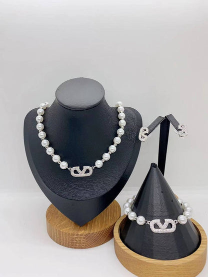 one Set Accessories
50 dhs🇦🇪

Zain45
♥️♥️♥️