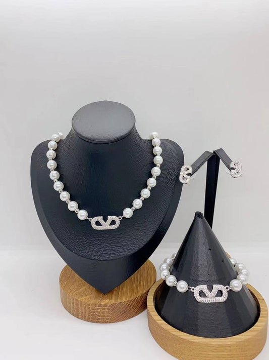 one Set Accessories
50 dhs🇦🇪

Zain45
♥️♥️♥️