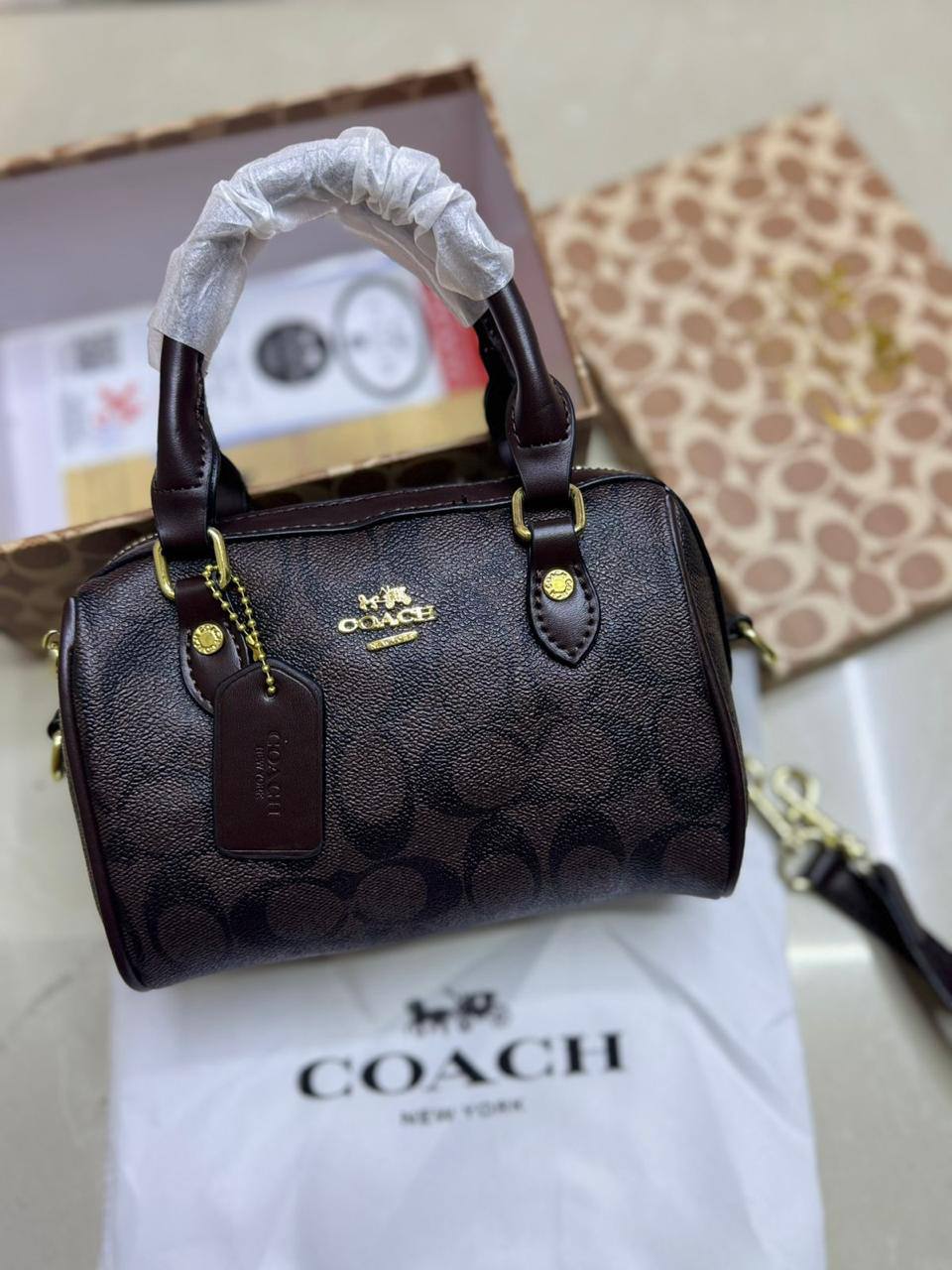 🎉 Offer 🎊  Coach Rowan
High quality +🎁
Size : 19 * 13 cm
60 dhs🪙🌨️

with box 🎁

Zain115
♥️♥️♥️