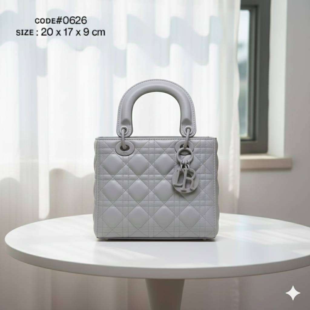 CHRISTIAN LADY DIOR
ᴍᴀᴛᴛᴇ ʟᴇᴀᴛʜᴇʀ ᴍᴀᴛᴇʀɪᴀʟ
ᴡɪᴛʜ ʟᴏɴɢ ʙᴇʟᴛ sᴛʀᴀᴘ
sɪᴢᴇ : 20 cm

70 dhs🪙🌨️

Zain31
♥️♥️♥️