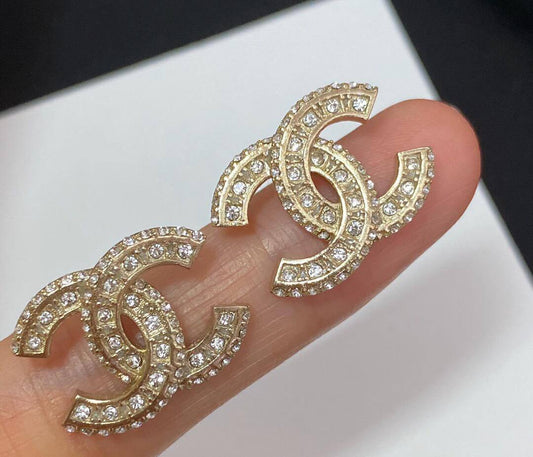 Chanel Earrings* 💎
Master quality 🎉

45 dhs❤️
normal box 📦

Zain48
♥️♥️♥️