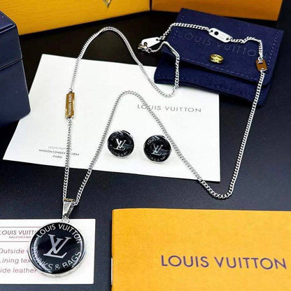 LV SET 
MASTER

WITH BOX AND PAPER BAG🎁🛍️
110 dhs🇦🇪🇦🇪

Zain89
♥️♥️♥️