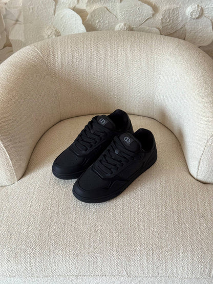 DIOR 
AAA quality
size:40 to 46 

500 dhs🇦🇪🇦🇪

Zain185
♥️♥️♥️