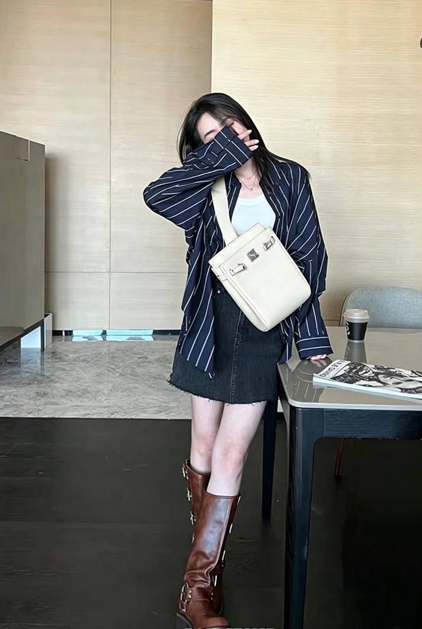 HERMES 

NEW DESIGN 

GOOD QUALITY 

WITH BOX 

110 DHS🇦🇪🇦🇪🇦🇪
Zain295
♥️♥️♥️