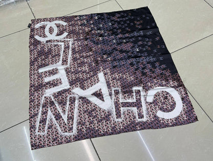 Silk square scarf 
40 dhs🪙💚

Zain93
♥️♥️♥️