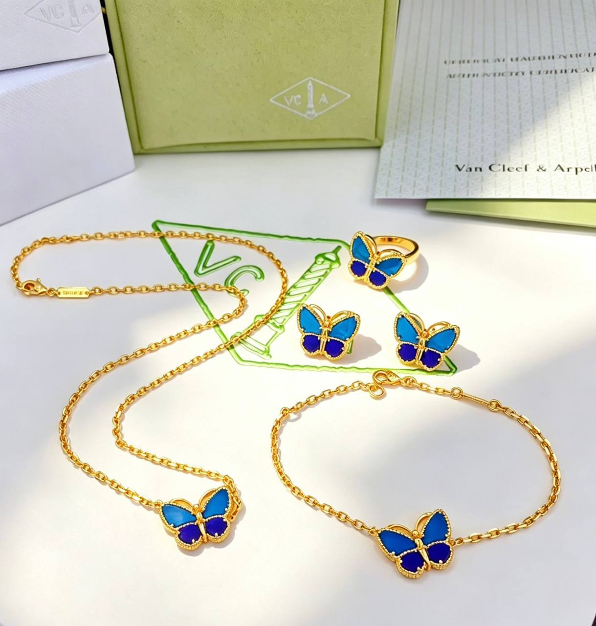 VCA SET
MASTER💫✨
NECKLACE 
BRACELET 
EARRINGS 
RING
140 DHS✅WITH GOOD BOX AND PAPER BAG 🎁🛍️

Zain89
♥️♥️♥️