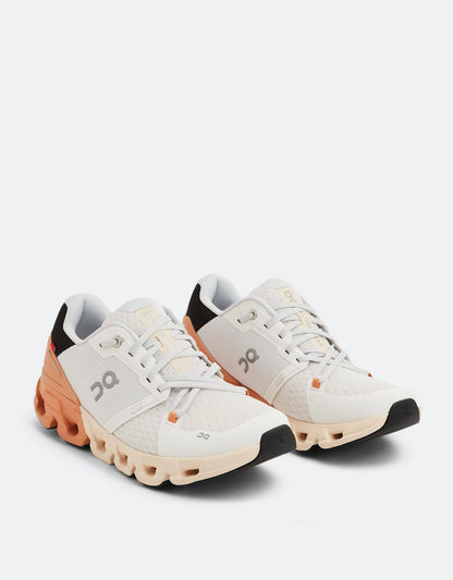 On Cloud FLYER. 🧡
size 36-45 AVAILABLE 😍
210 dhs🗽

Zain242
♥️♥️♥️