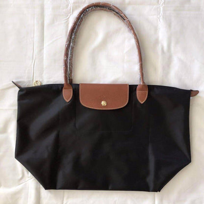 Longchamp 
good quality, good 
size. 46 * 30 cm
65 dhs❣️

Zain12
♥️♥️♥️