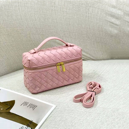 BOTTEGA 

NEW CAME 

GOOD QUALITY 

WITH BOX 

100 DHS🇦🇪🇦🇪

Zain295
♥️♥️♥️