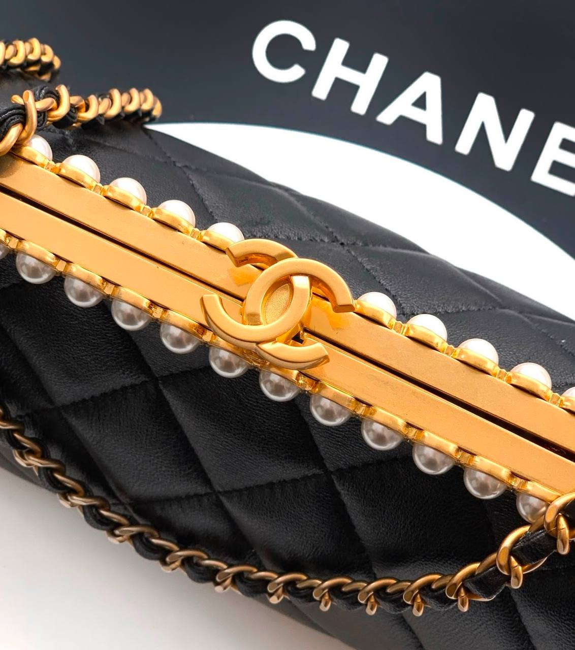 CHANEL
 COPY ONE 
 WITH BOX 
150 dhs💓

Zain295
♥️♥️♥️
