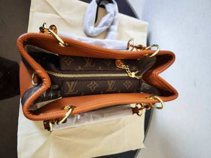 LV - Gucci
110 dhs❣️
size 30cm

Zain26
♥️♥️♥️