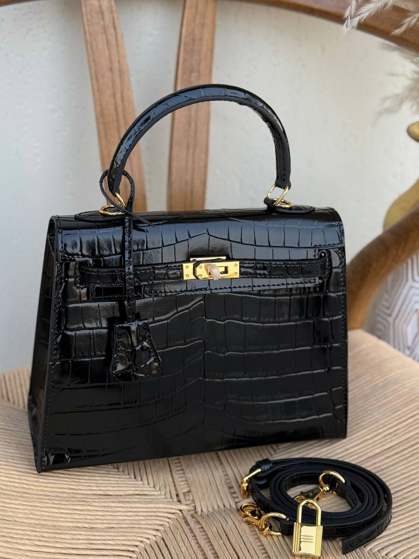 HERMES
25cm
380 dhs👑
Top quality 
With box🎁

Zain167
♥️♥️♥️