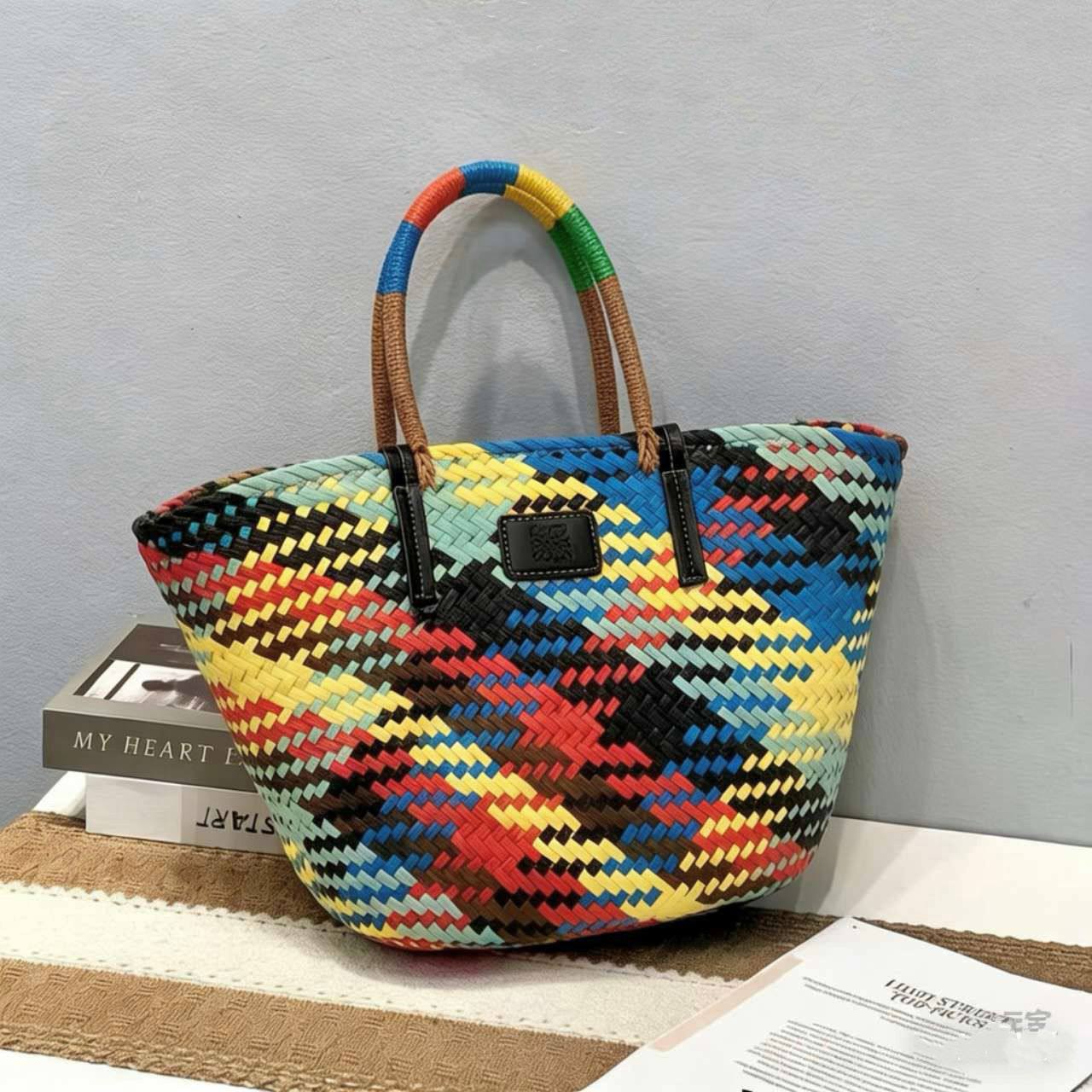 LOEWE BEACH BAG NEW CAME GOOD QUALITY 
110 dhs✅

Zain39
♥️♥️♥️