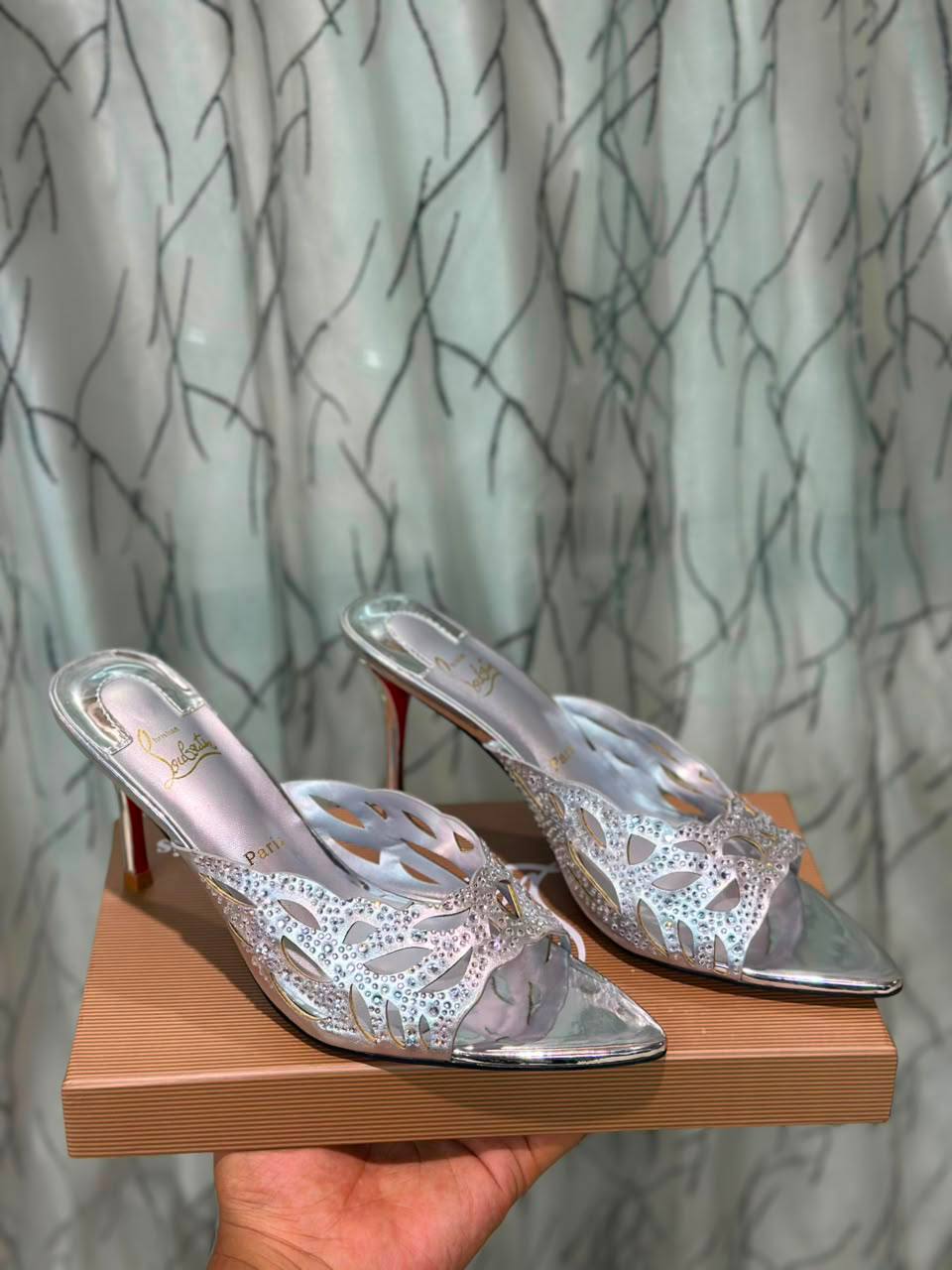 Christian 

size 36 to 41

120 dhs✅

Zain103
♥️♥️♥️