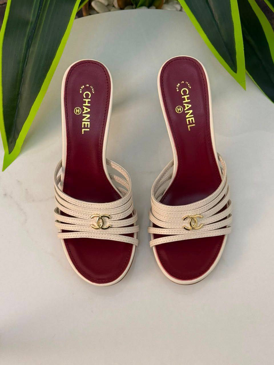 CHANEL
MASTER QUALITY💯
Size:36...to41
350 dhs✅

Zain190
♥️♥️♥️