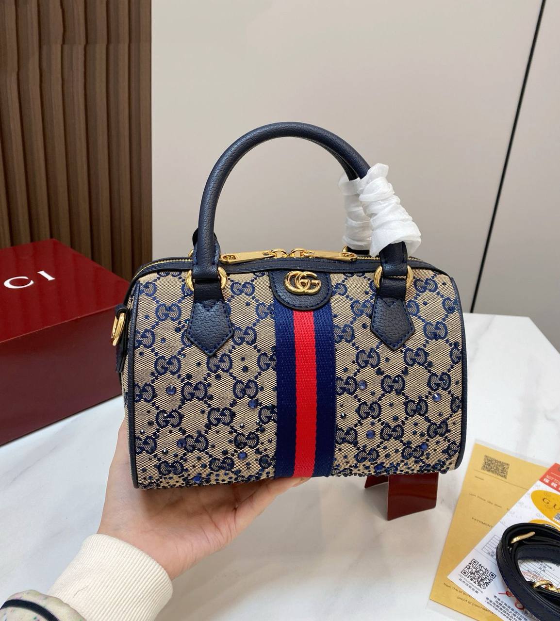 GUCCI

 COPY ONE

 WITH BOX 

155 dhs✅

Size:25cm

Zain39
♥️♥️♥️