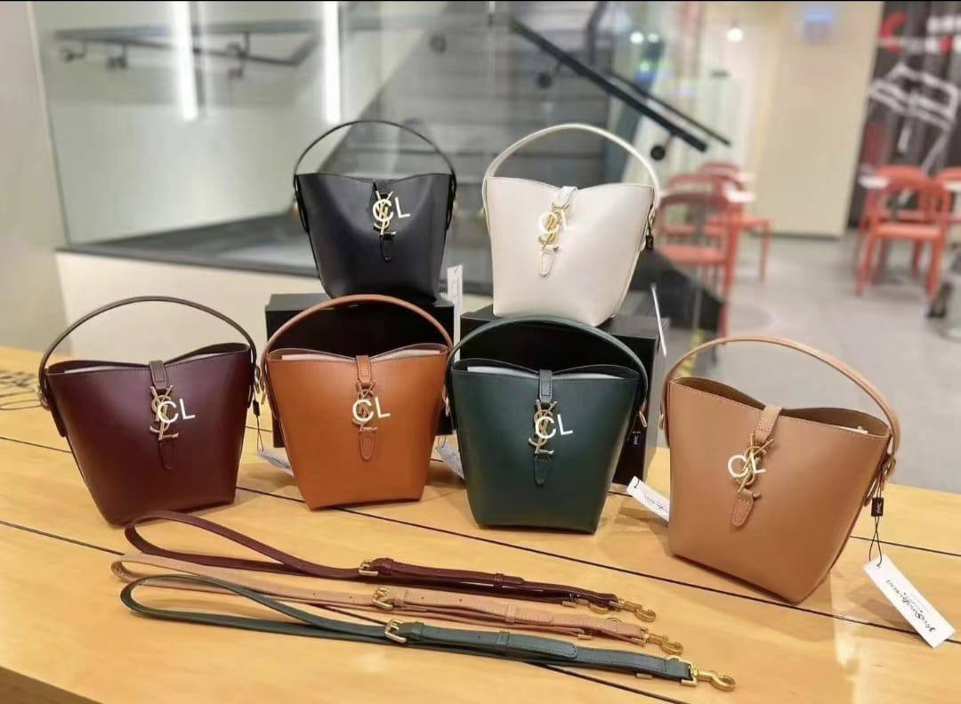 YSL
with box
🎁🎁🎁

105 dhs🪙🌨️

Zain143
♥️♥️♥️